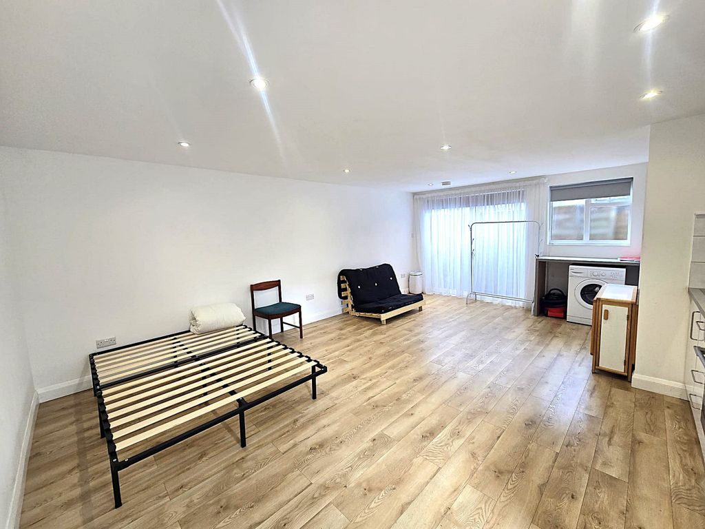 Property photo 2 of 9 Gallery