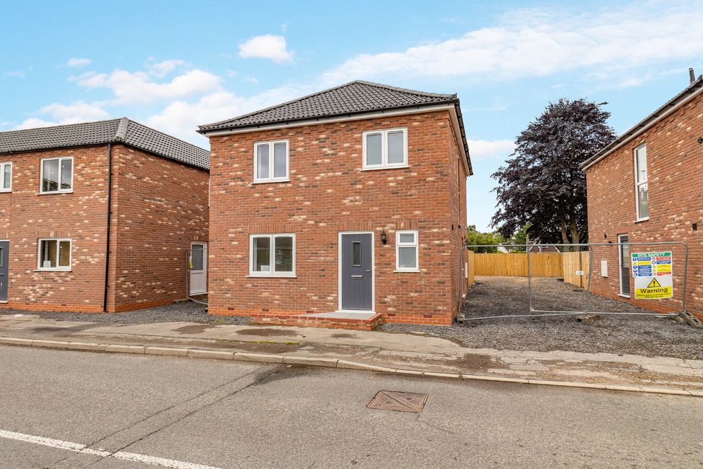 Property photo 2 of 27 5244804