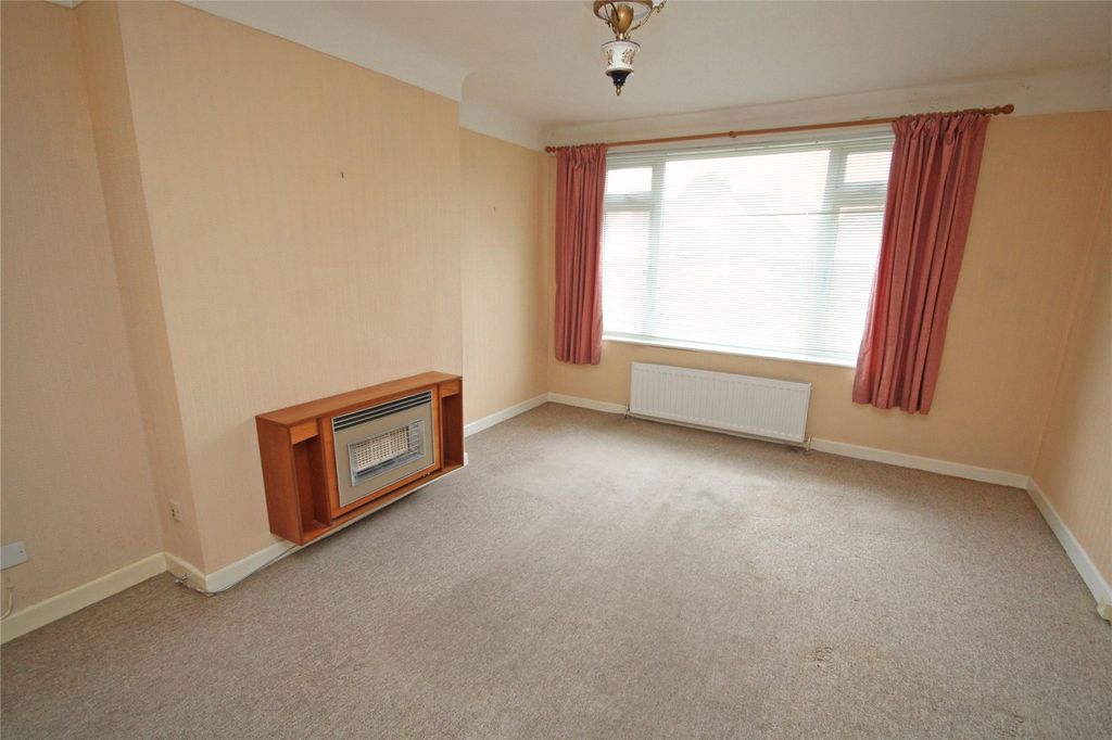 Property photo 3 of 12 Picture No. 02