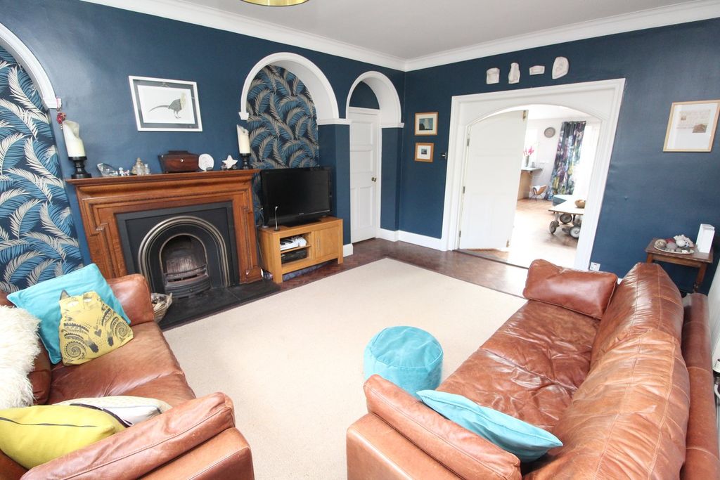 Property photo 2 of 32