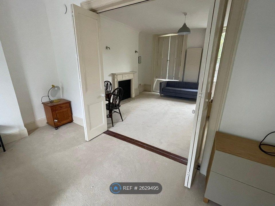 Property photo 2 of 7 Living Room