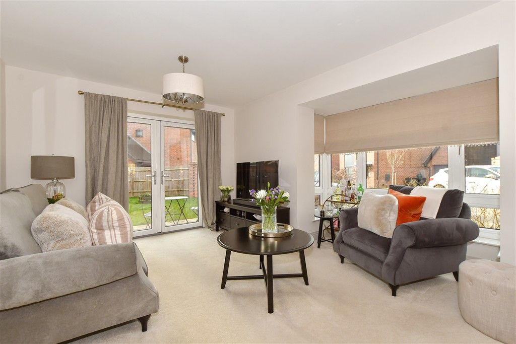 Property photo 3 of 14 Lounge