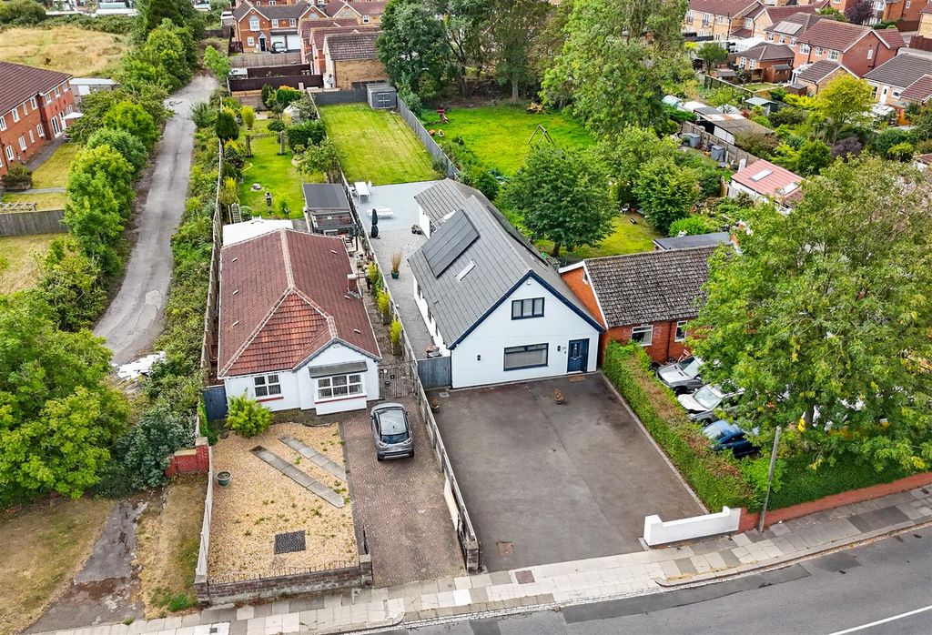 Property photo 1 of 32
