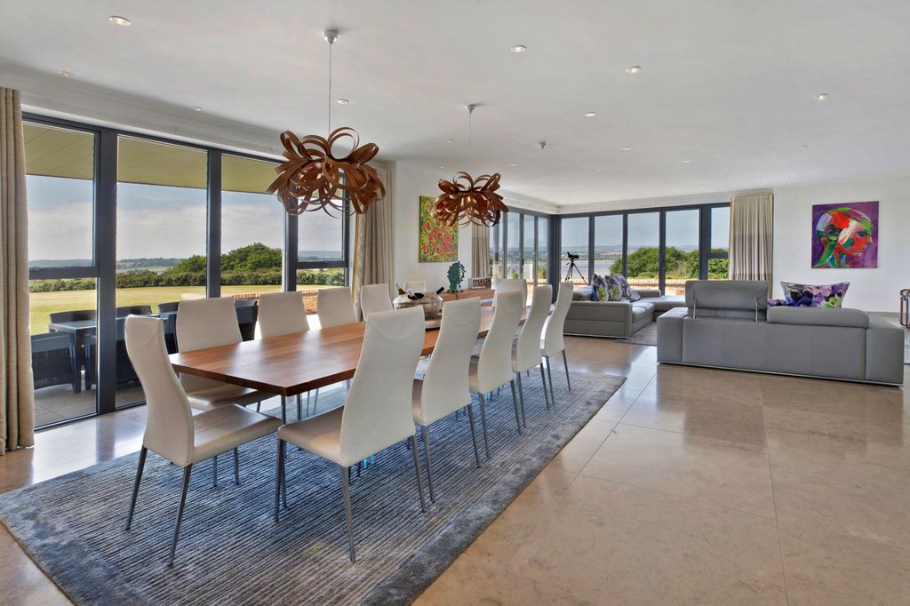 Property photo 2 of 22 Image