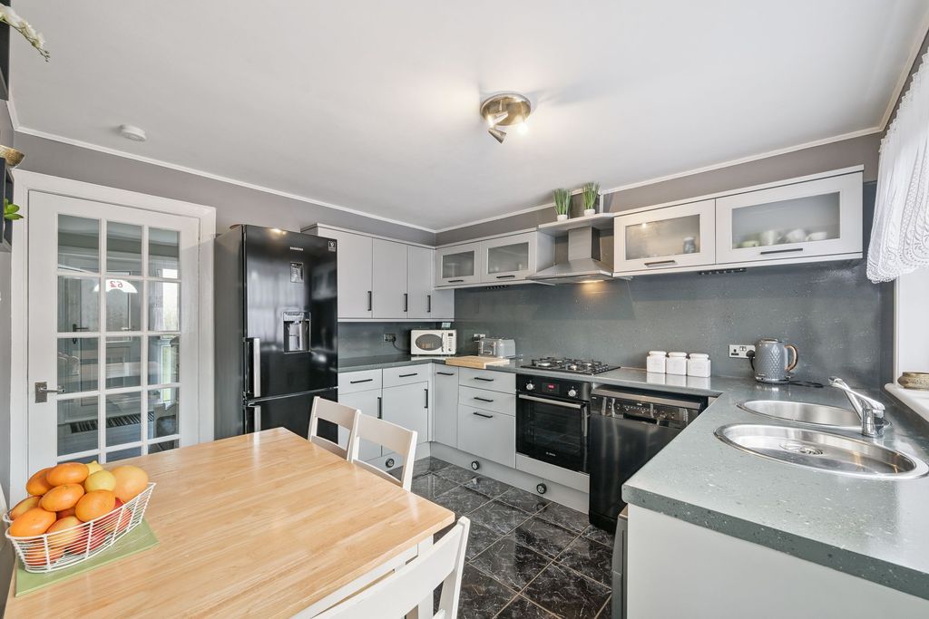Property photo 2 of 25 Kitchen/Diner