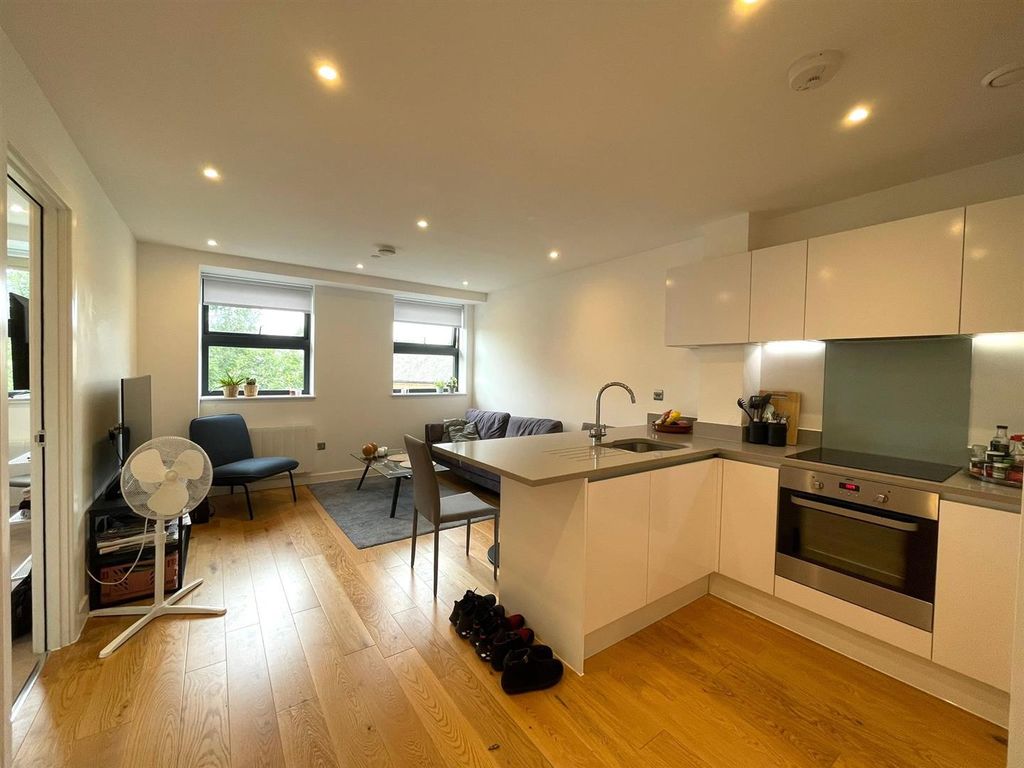 Property photo 1 of 8 Livrm.Jpg