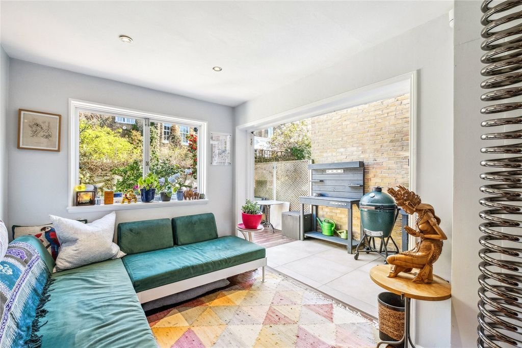 Property photo 3 of 25 Garden Room