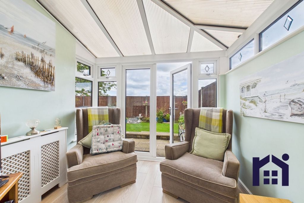 Property photo 3 of 25 Conservatory
