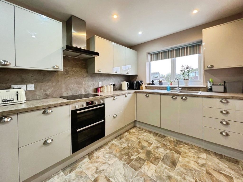 Property photo 3 of 27 Pbox-Img.Jpeg