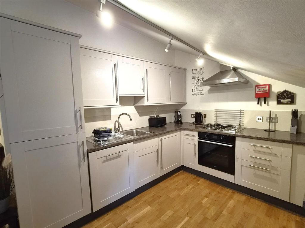 Property photo 3 of 15 Kitchen.Jpg