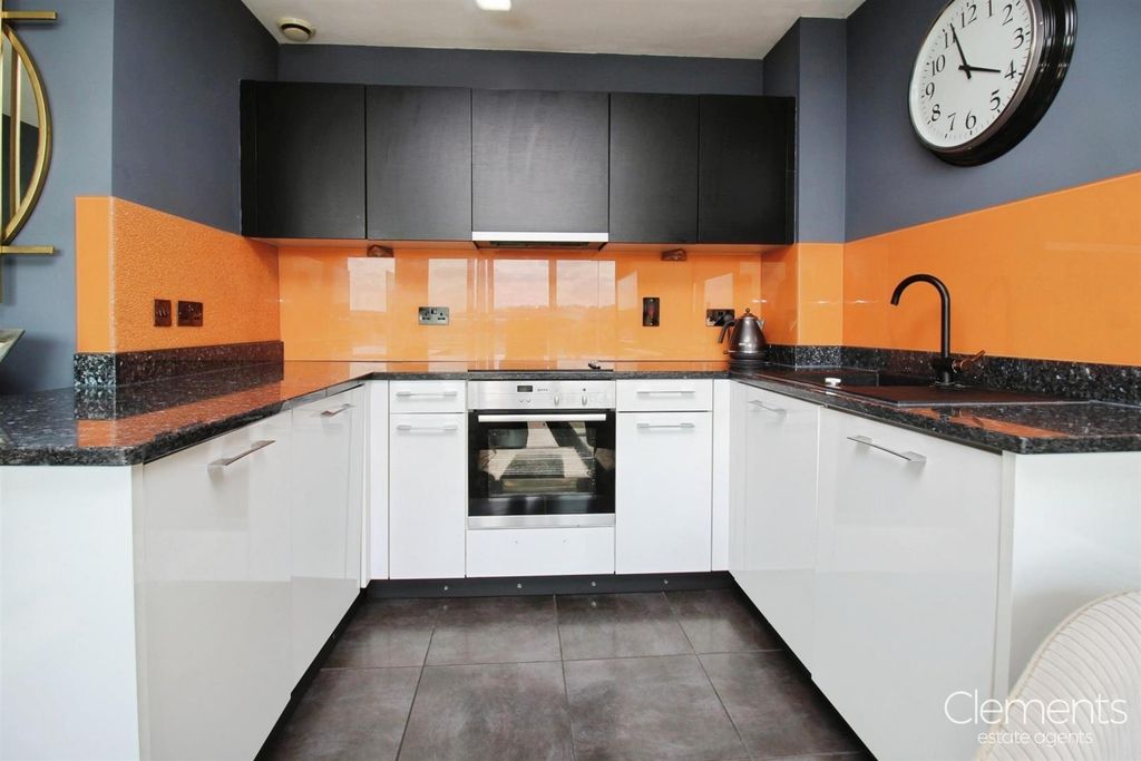Property photo 2 of 14 Kitchen