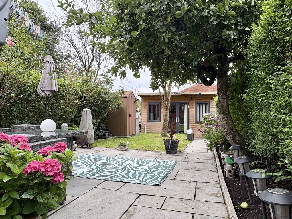 Property photo 2 of 19 Garden