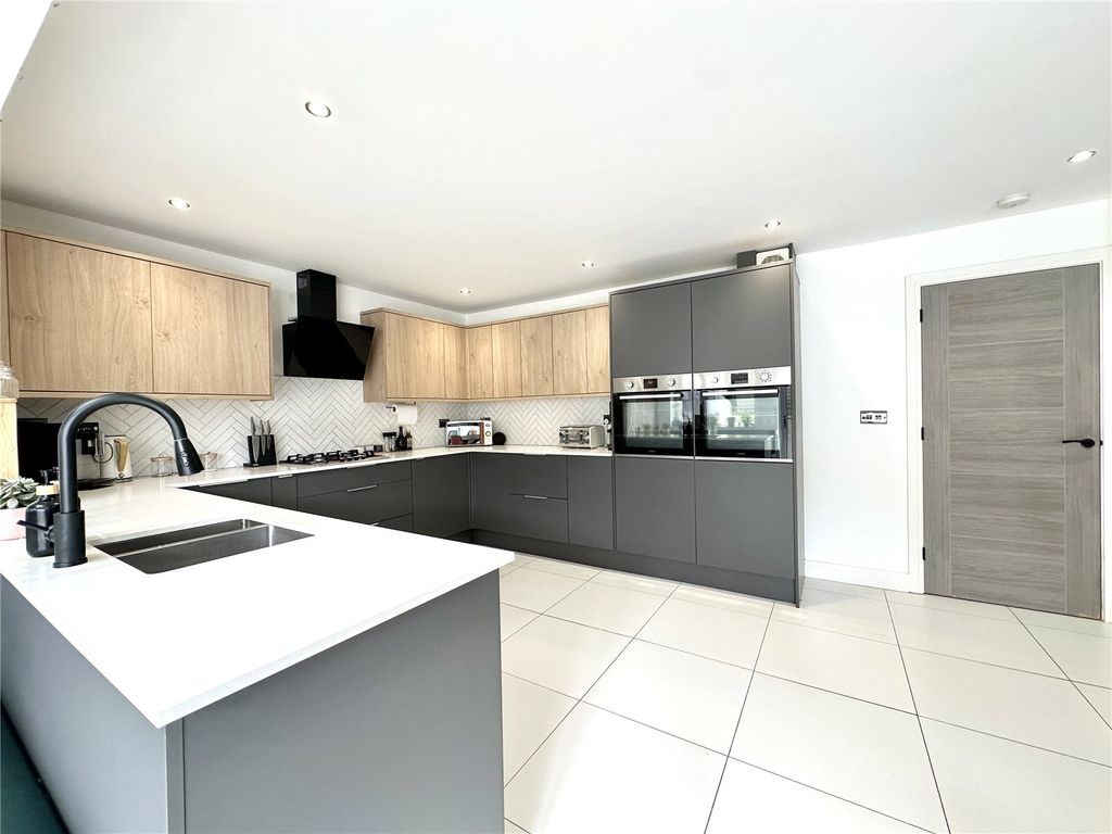 Property photo 3 of 31 Picture No. 08