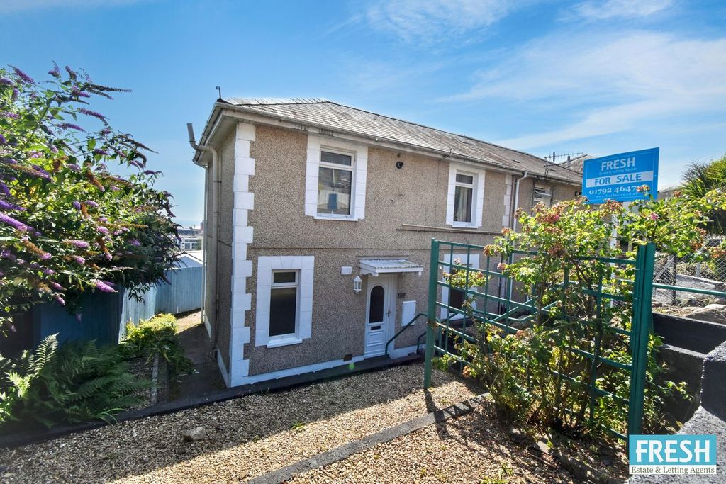 Property photo 1 of 28