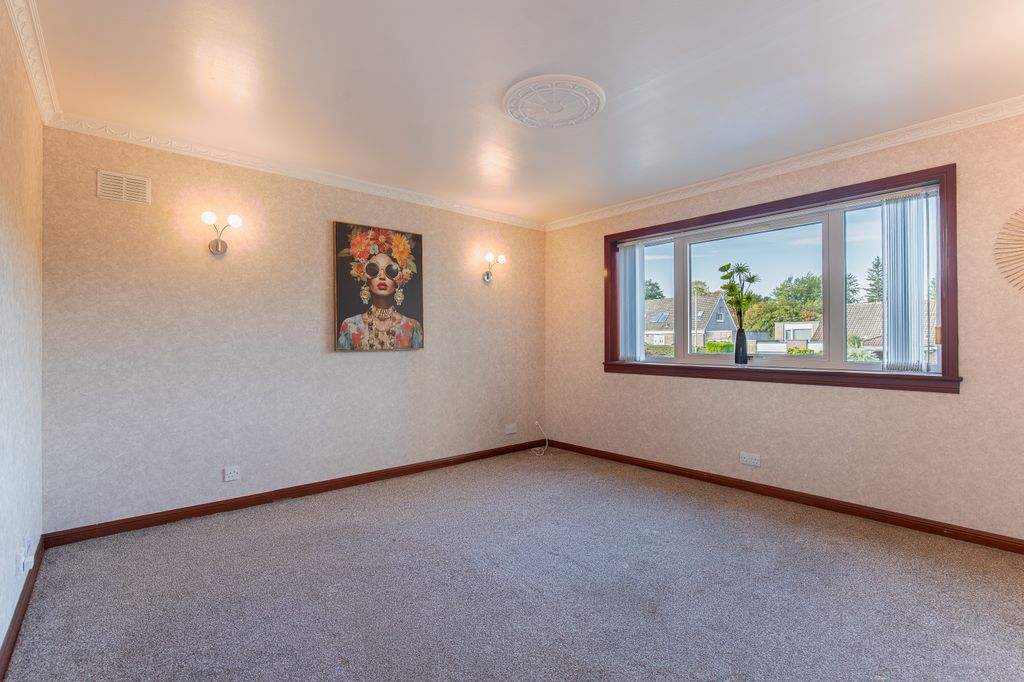 Property photo 1 of 12 Living1