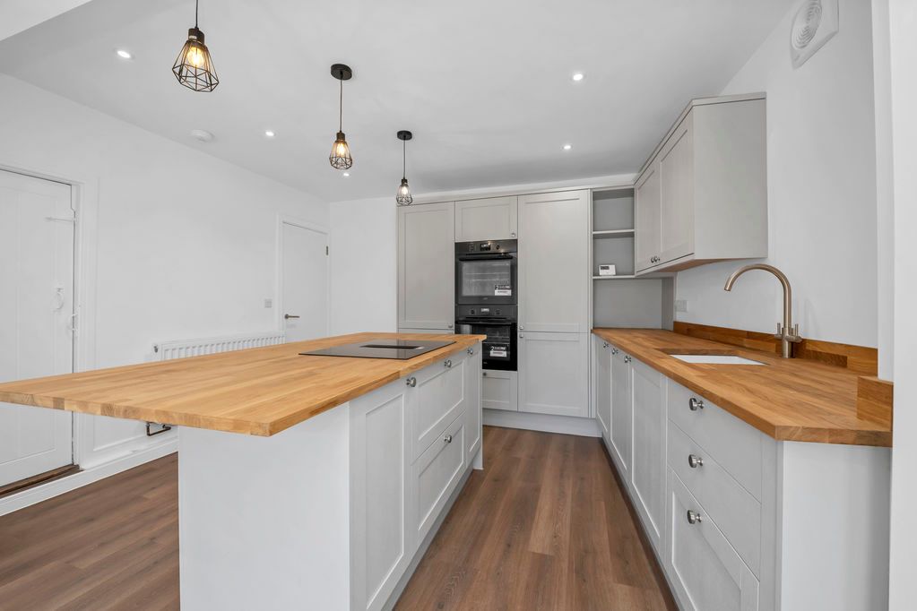 Property photo 2 of 14 Kitchen