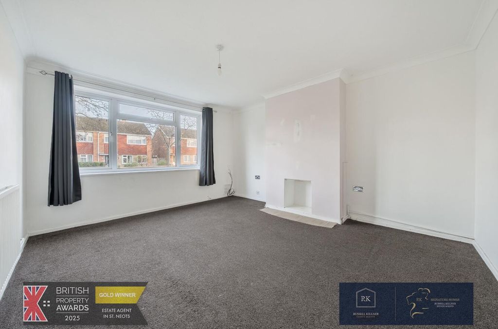 Property photo 3 of 20 Lounge.