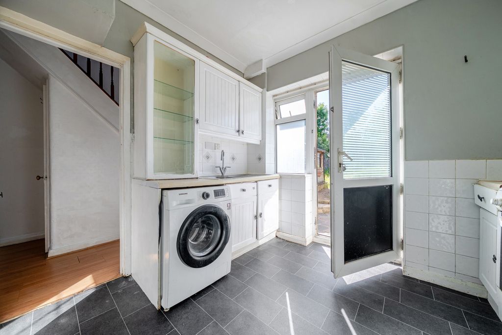 Property photo 3 of 15 1466849-4-6A15d34...
