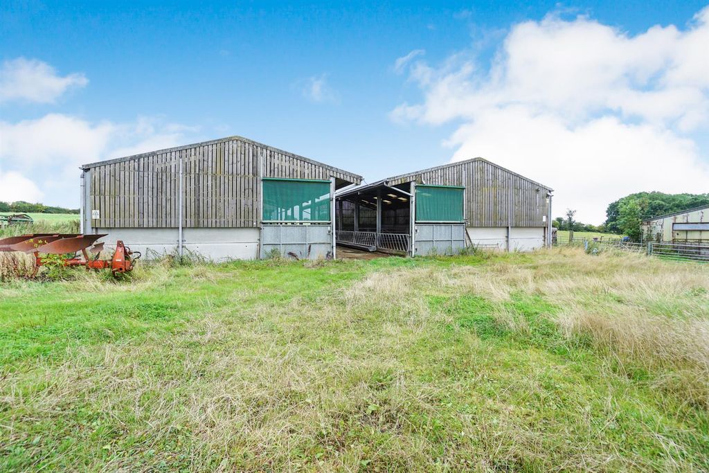 Property photo 2 of 10 Outbuildings