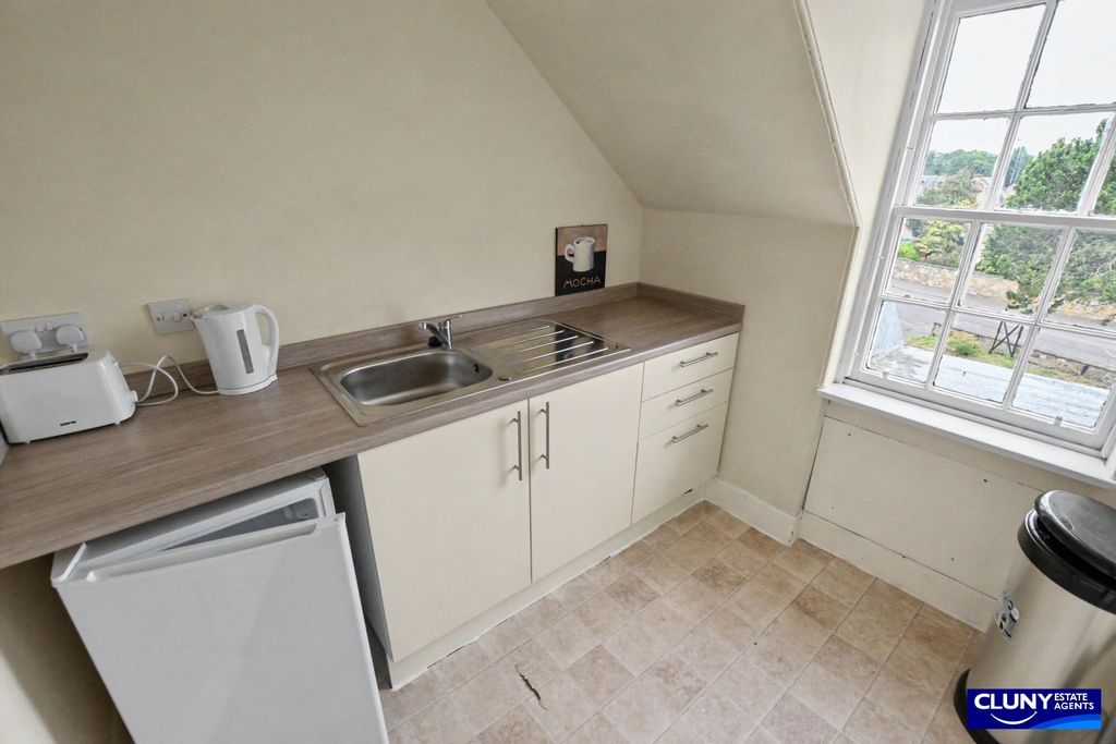 Property photo 3 of 25
