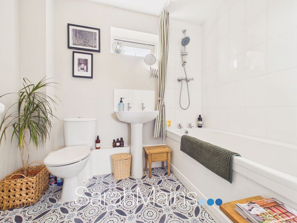 Property photo 3 of 8 Bathroom