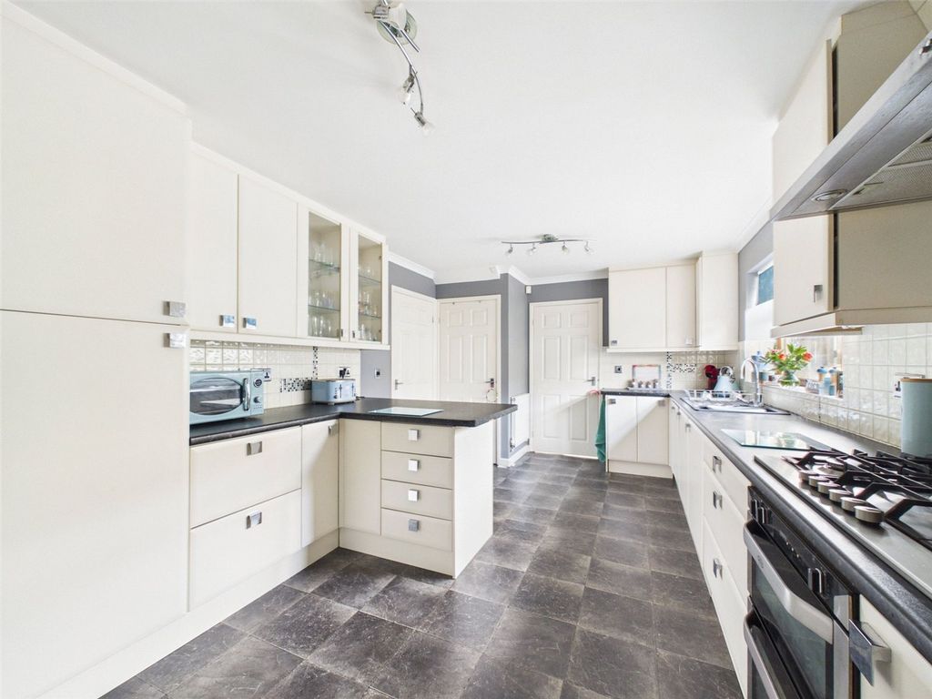 Property photo 3 of 18 Picture No. 11