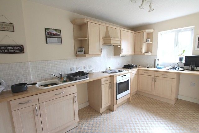 Property photo 2 of 6 Kitchen