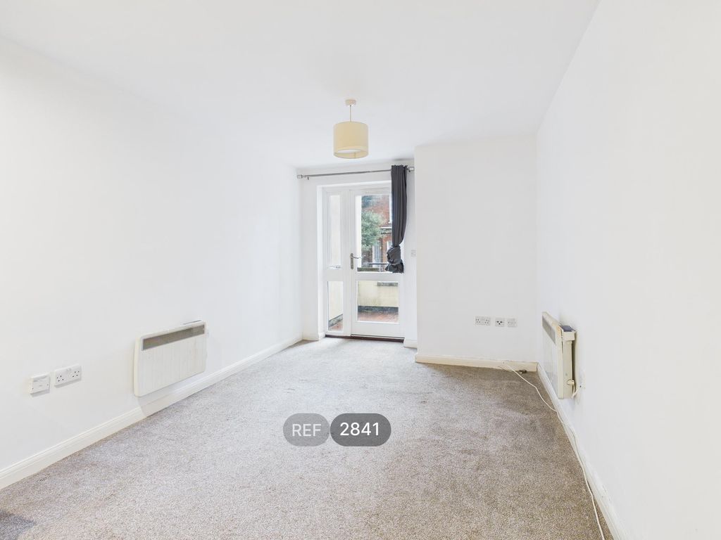 Property photo 3 of 11 Kitchen / Living Area