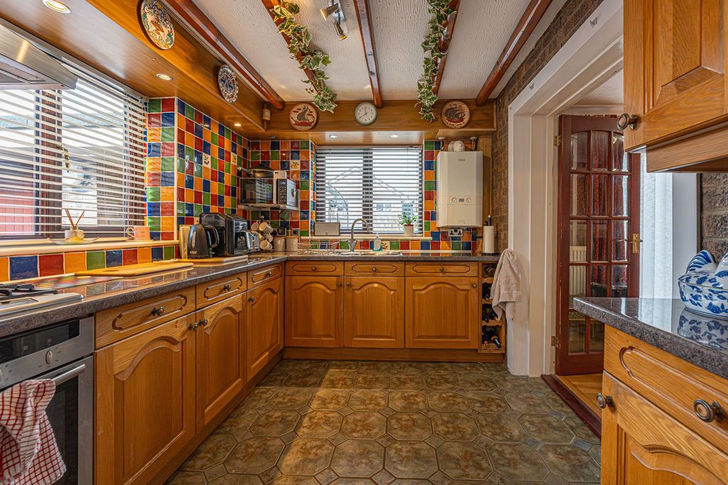 Property photo 2 of 35