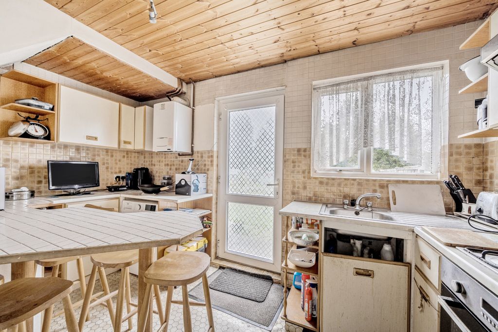 Property photo 3 of 21 1369095-6-68F252F...