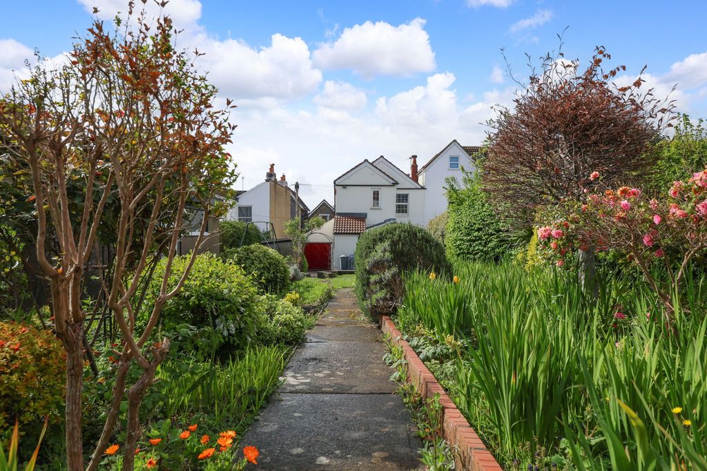 Property photo 2 of 33