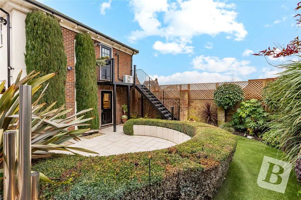 Property photo 3 of 33 Exterior