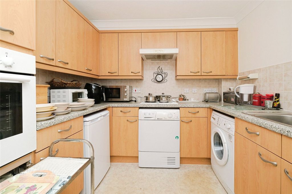 Property photo 3 of 11 Kitchen