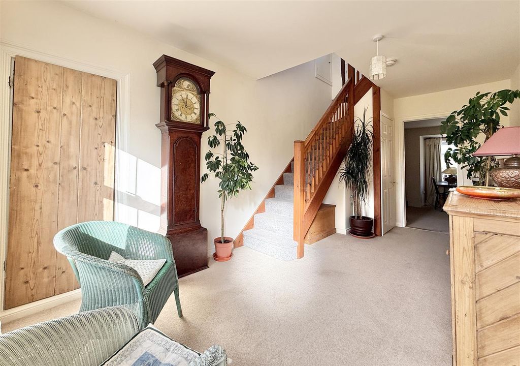 Property photo 3 of 19