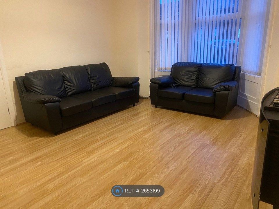 Property photo 2 of 8 Living Room