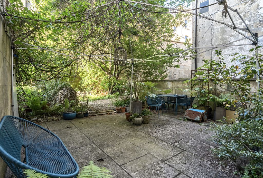 Property photo 3 of 17 Garden