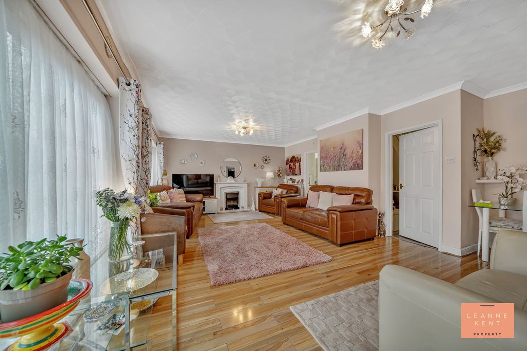 Property photo 3 of 36