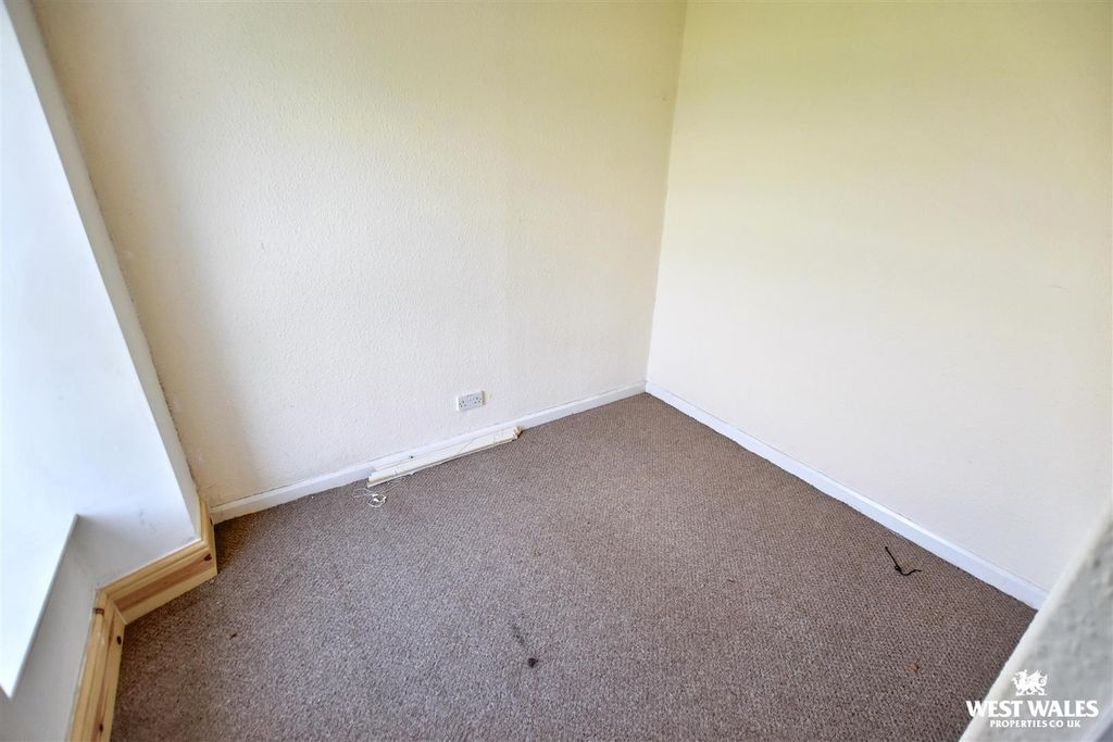 Additional image 9 of 2 bed flat for saleLower Hill Street, Hakin, Milford Haven SA73