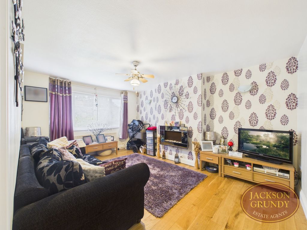 Property photo 3 of 14 Brook Lane