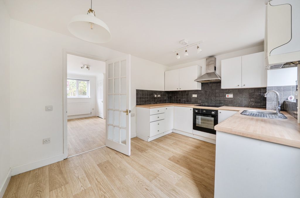 Property photo 3 of 9 1481616-12-6A33Bc...