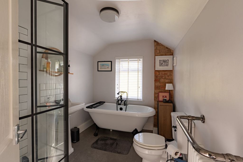 Property photo 2 of 23