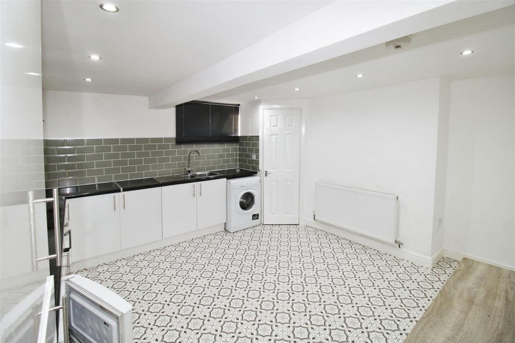 Property photo 2 of 15 Kitchen Diner