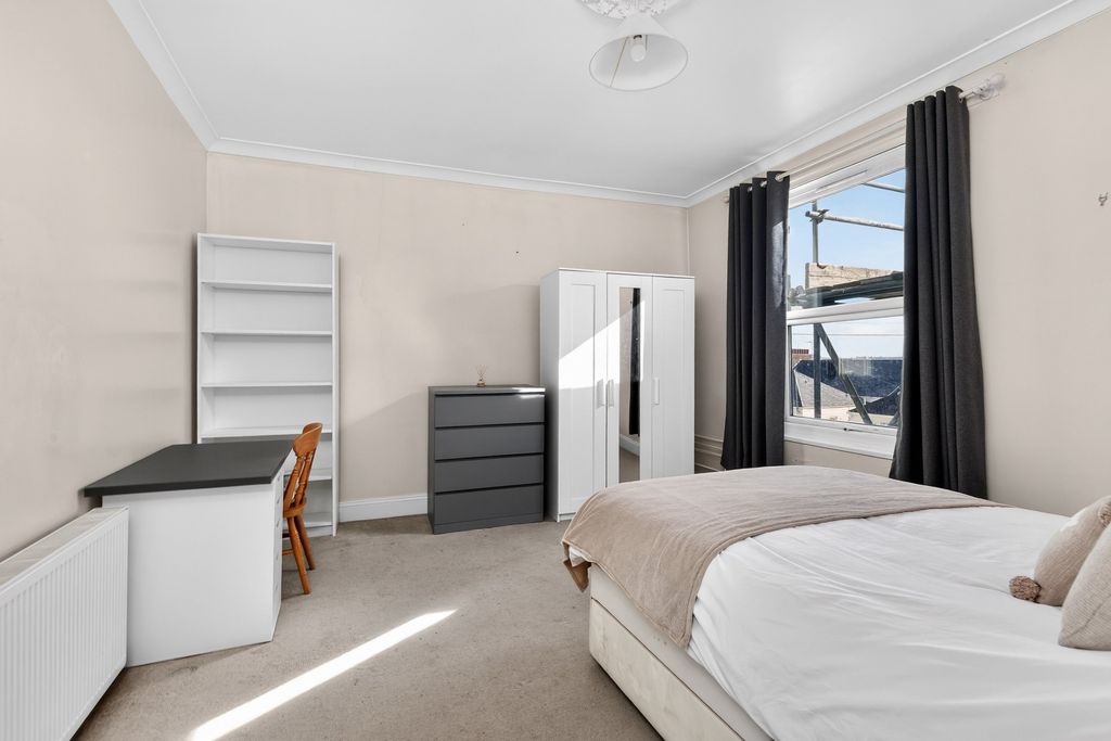 Property photo 1 of 9 0004