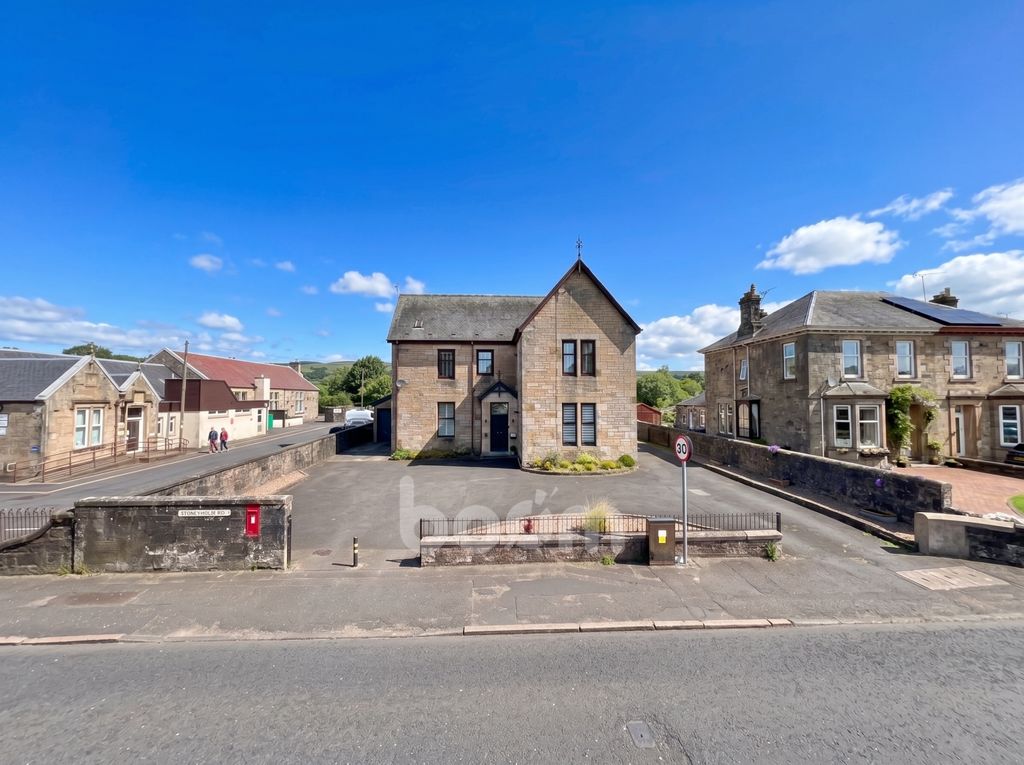 Property photo 1 of 21 Stoneyholm Road Kilbirnie Three Bedroom First Floo