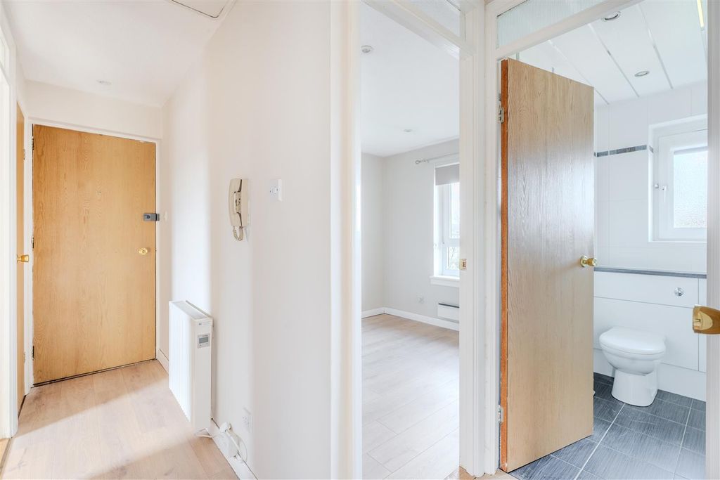 Property photo 3 of 16 12Caird-13.Jpg