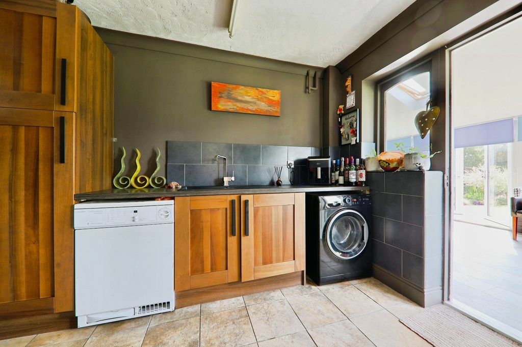Property photo 3 of 29 4390858