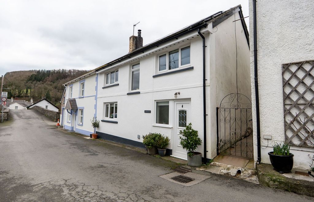 Property photo 2 of 45