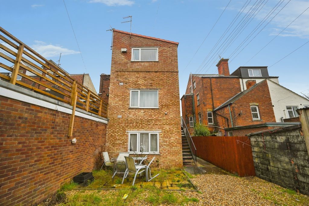 Property photo 2 of 20