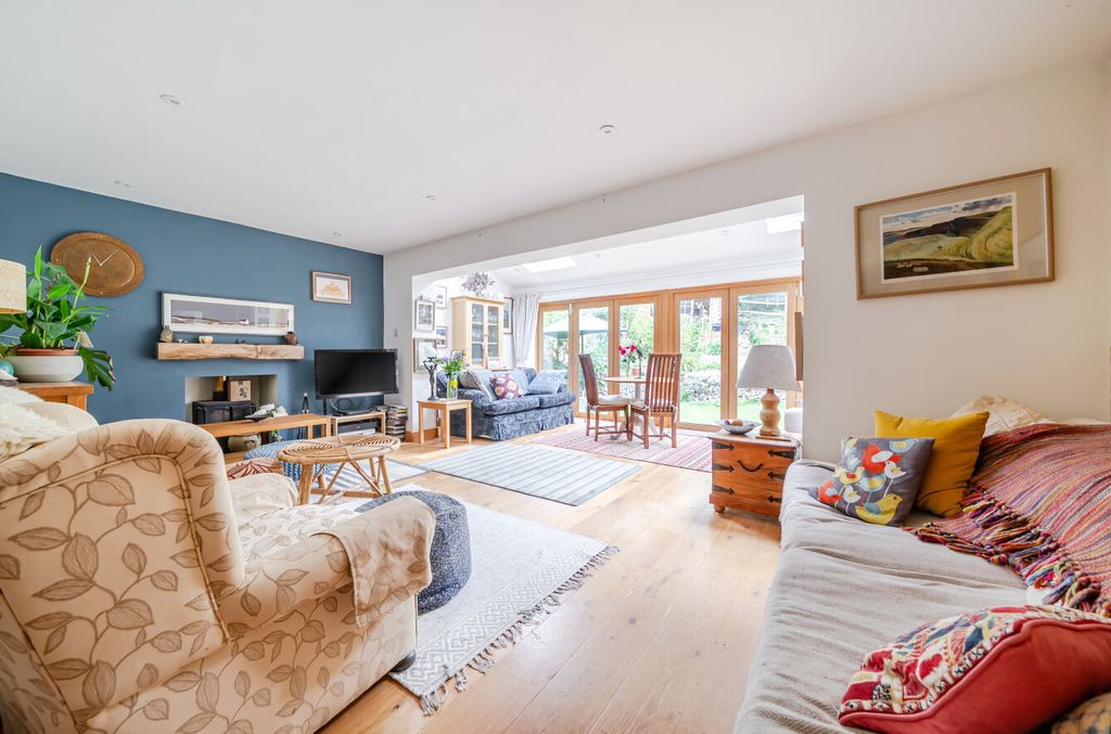Property photo 2 of 18 1336702-5-6895Ef2...