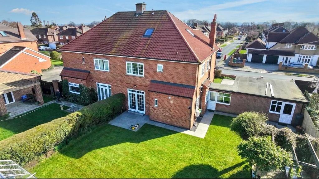 Property photo 2 of 27